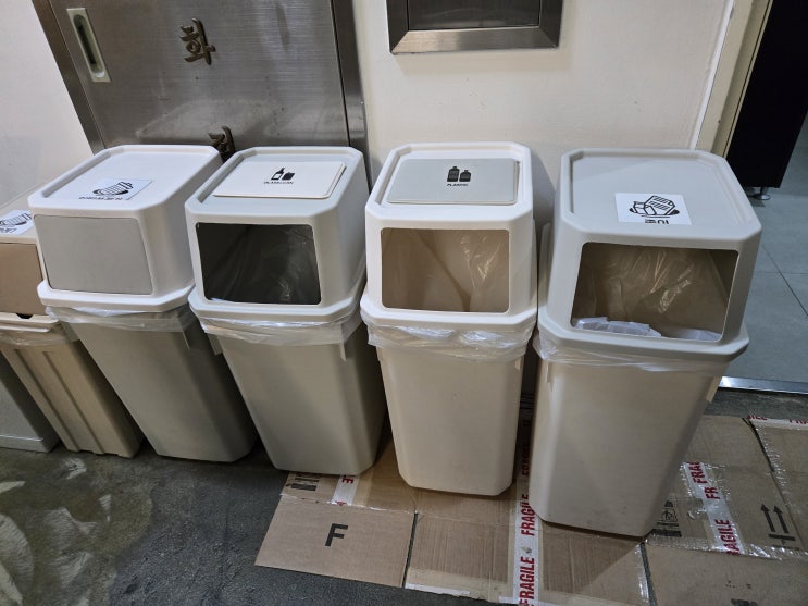 노원 사무실 정기청소, 분리수거 정리 및 바닥 화장실 공용공간 관리